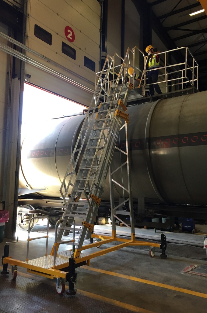 YP250 MONTANA Tanker Platform Ladder 4.28 m- 5.1m