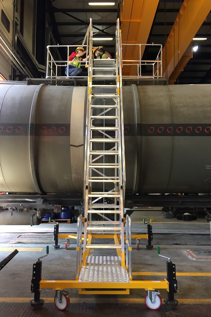 YP250 MONTANA Tanker Platform Ladder 4.28 m- 5.1m