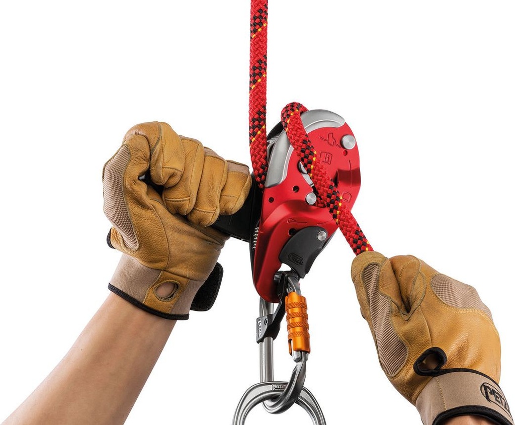 D020BA I’D® L Self-braking descender with anti-panic function for rescue
