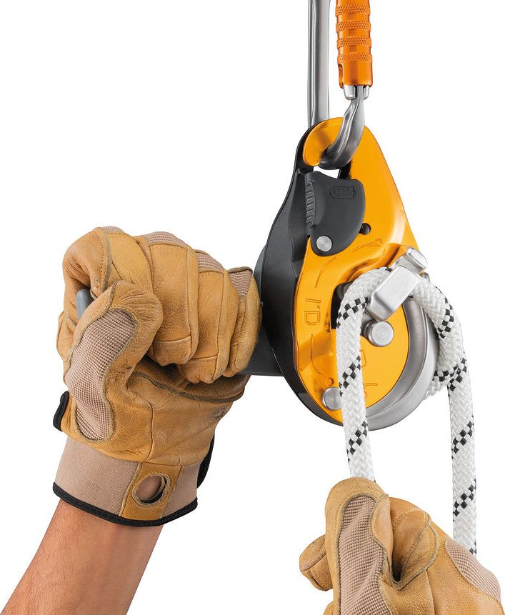 D020CA I’D® EVAC Self-braking descender with anti-panic function for lowering from an anchor