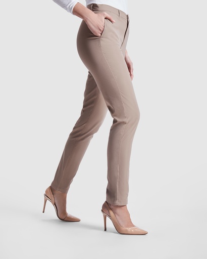 [PA9146] 9146 BEVERLY WOMAN